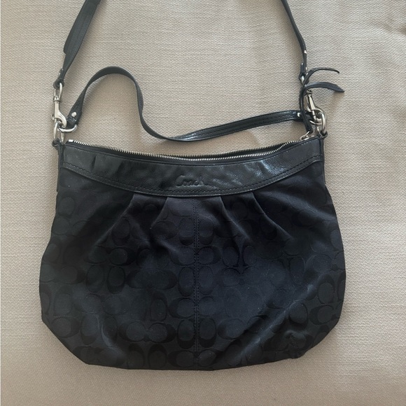 Coach signature Ashley purse - Picture 1 of 5